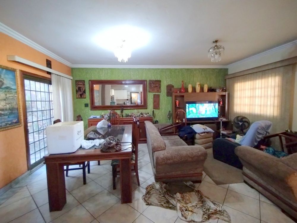 Casa com três quartos, suíte, bairro Taiaman.