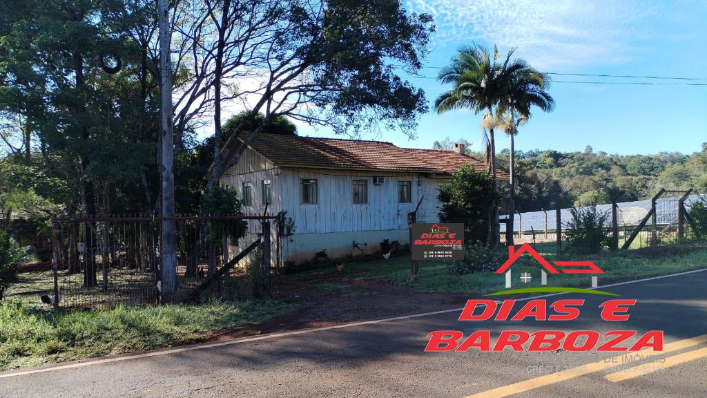 Chcara com 3.000m, Localizada a 500m da cidade de Ampre.