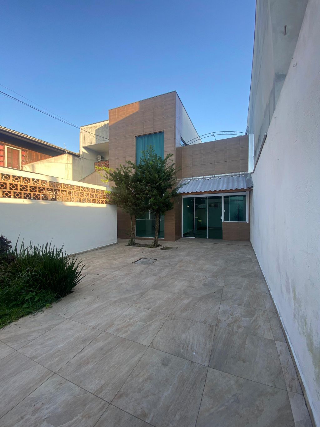 CASA COM 3 DORMIT?RIOS 