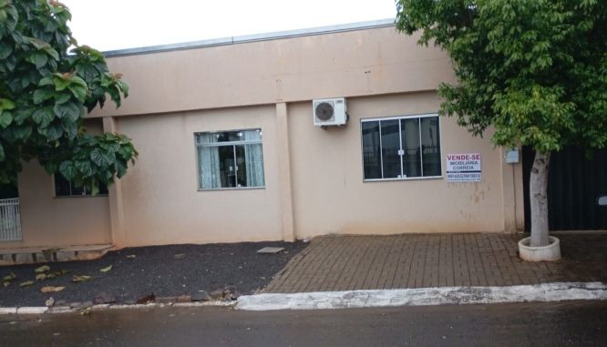 Vende-se Casa de esquina Localizada para Baixo do Supermercado Penso