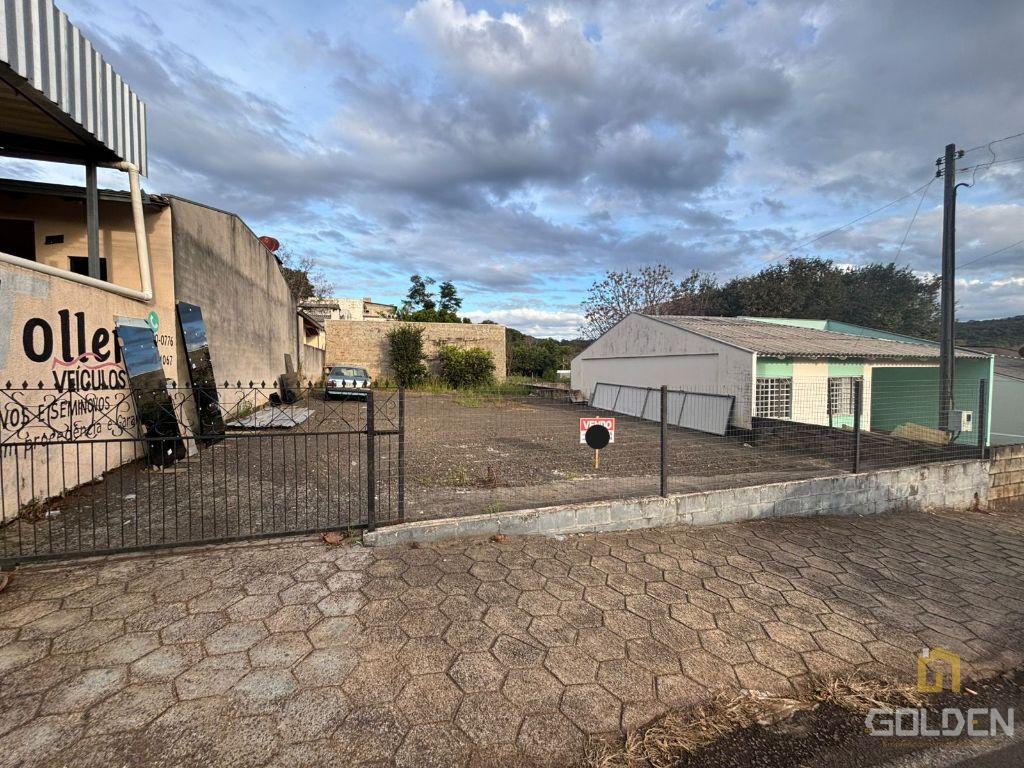 TERRENO PLAINO COM ÓTIMA LOCALIZAÇÃO