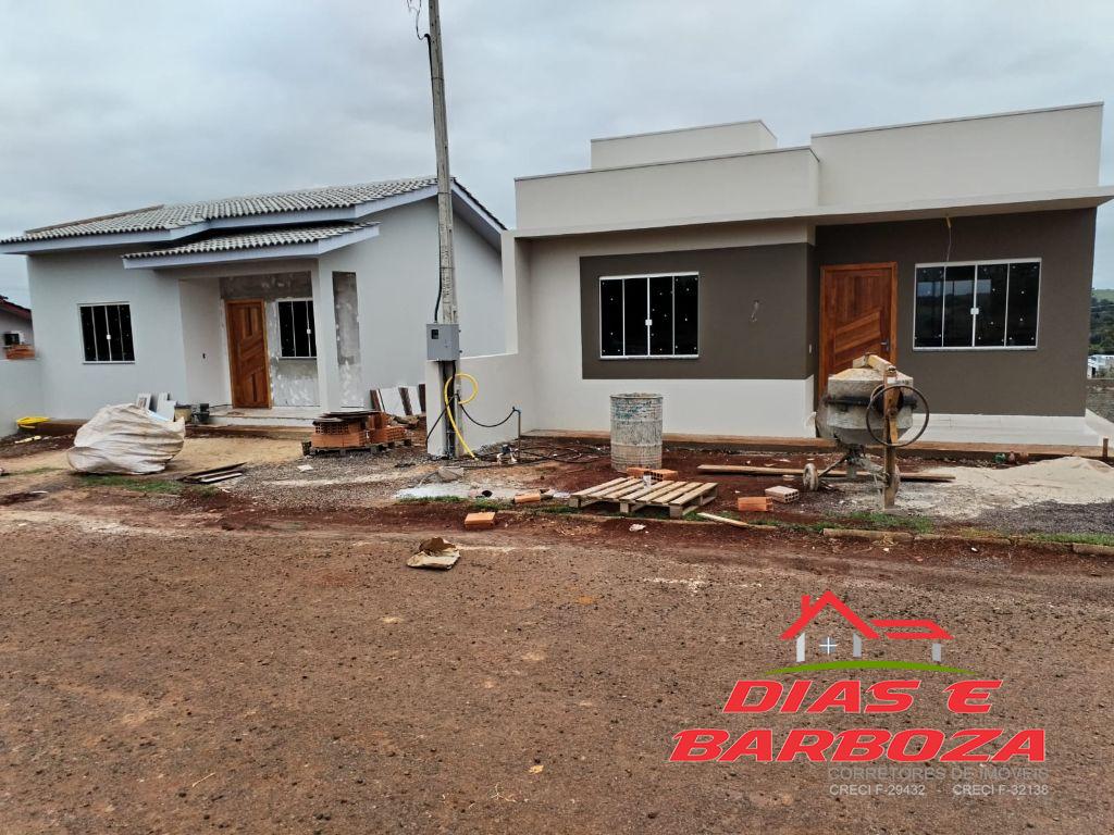 Lote de esquina com 165m e casa de 53m, localizado no bairro Estao em Ampre