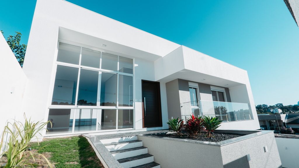 CASA NOVA COM EXCELENTE PADRÃO DE CONSTRUÇÃO