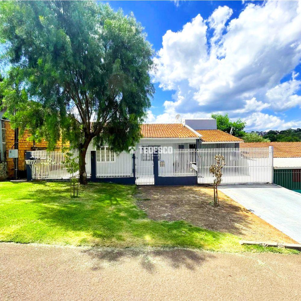 Linda Casa Sozinha no Lote à Venda no Jardim Parizotto