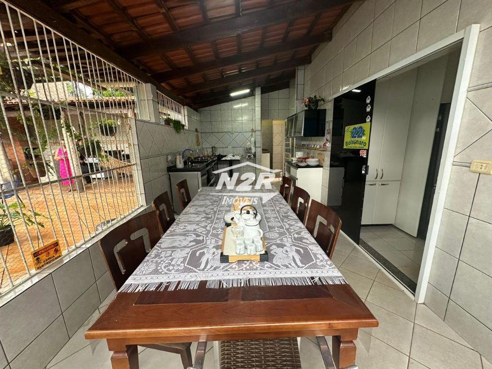 EXCELENTE CASA NO SETOR GOIANIA 2, 3 QUARTOS SENDO 1 SUITE!