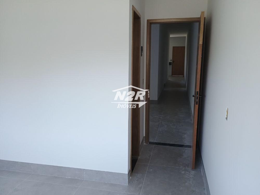 LINDA CASA TERREA DE 3 QUARTOS SENDO 1 SUITE NO SETOR VILA OLI...