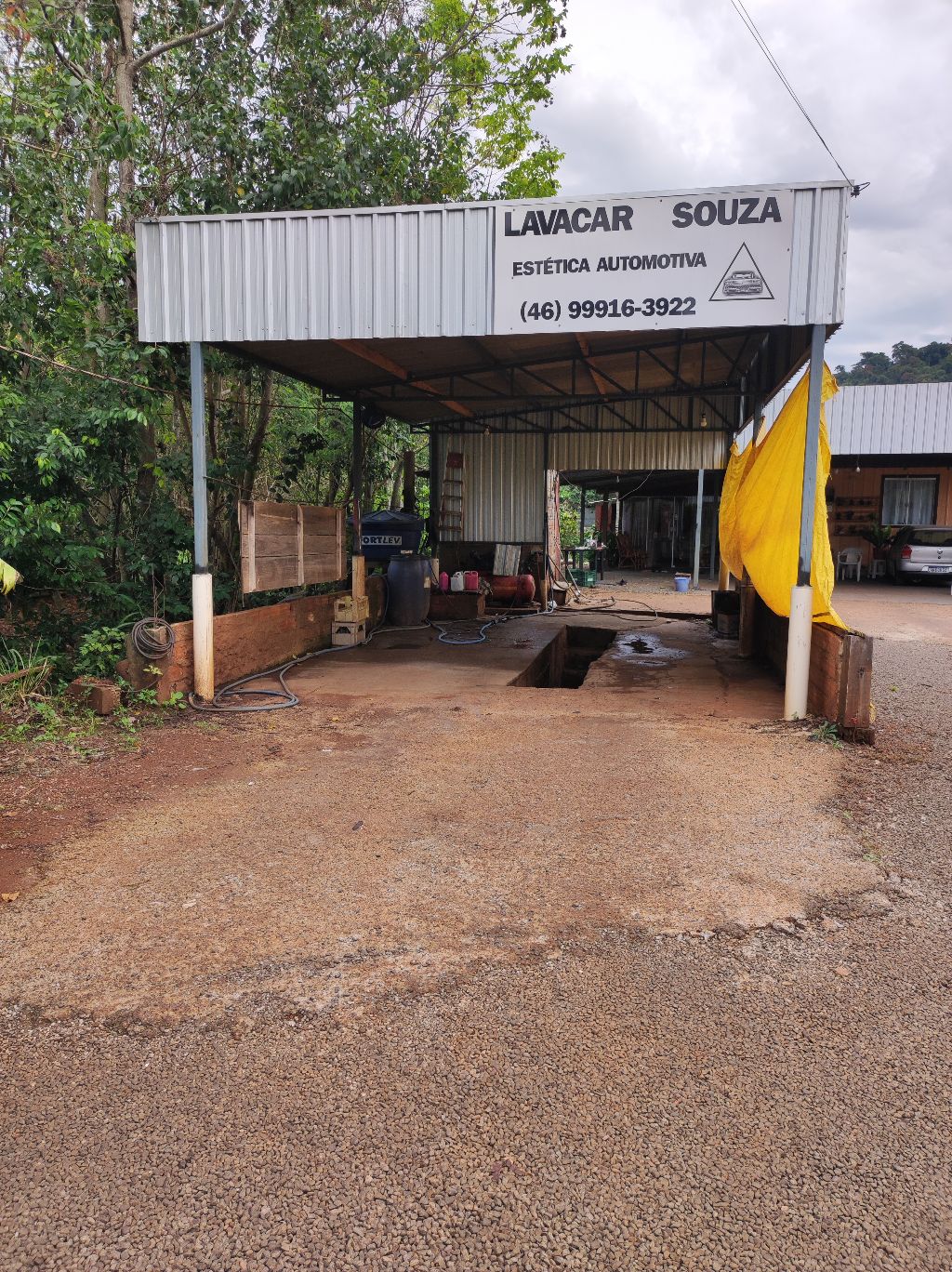 Vende-se Lavacar funcionando com uma casa mista 