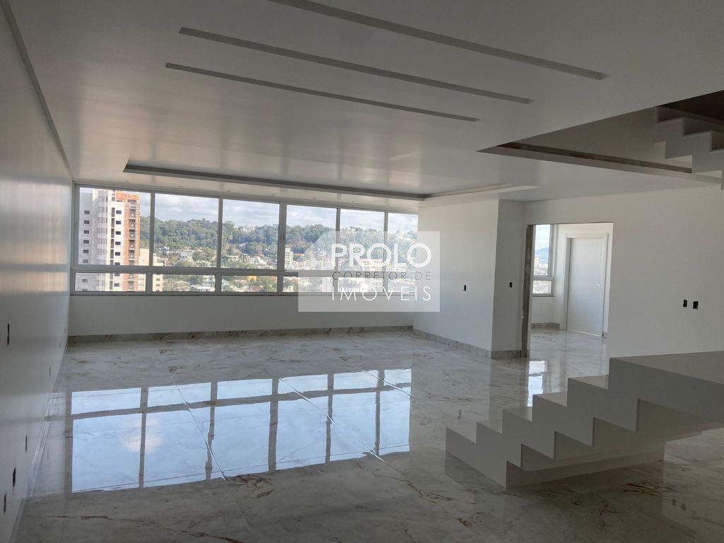 APARTAMENTO TRIPLEX NOVO (COBERTURA) NO CENTRO. 