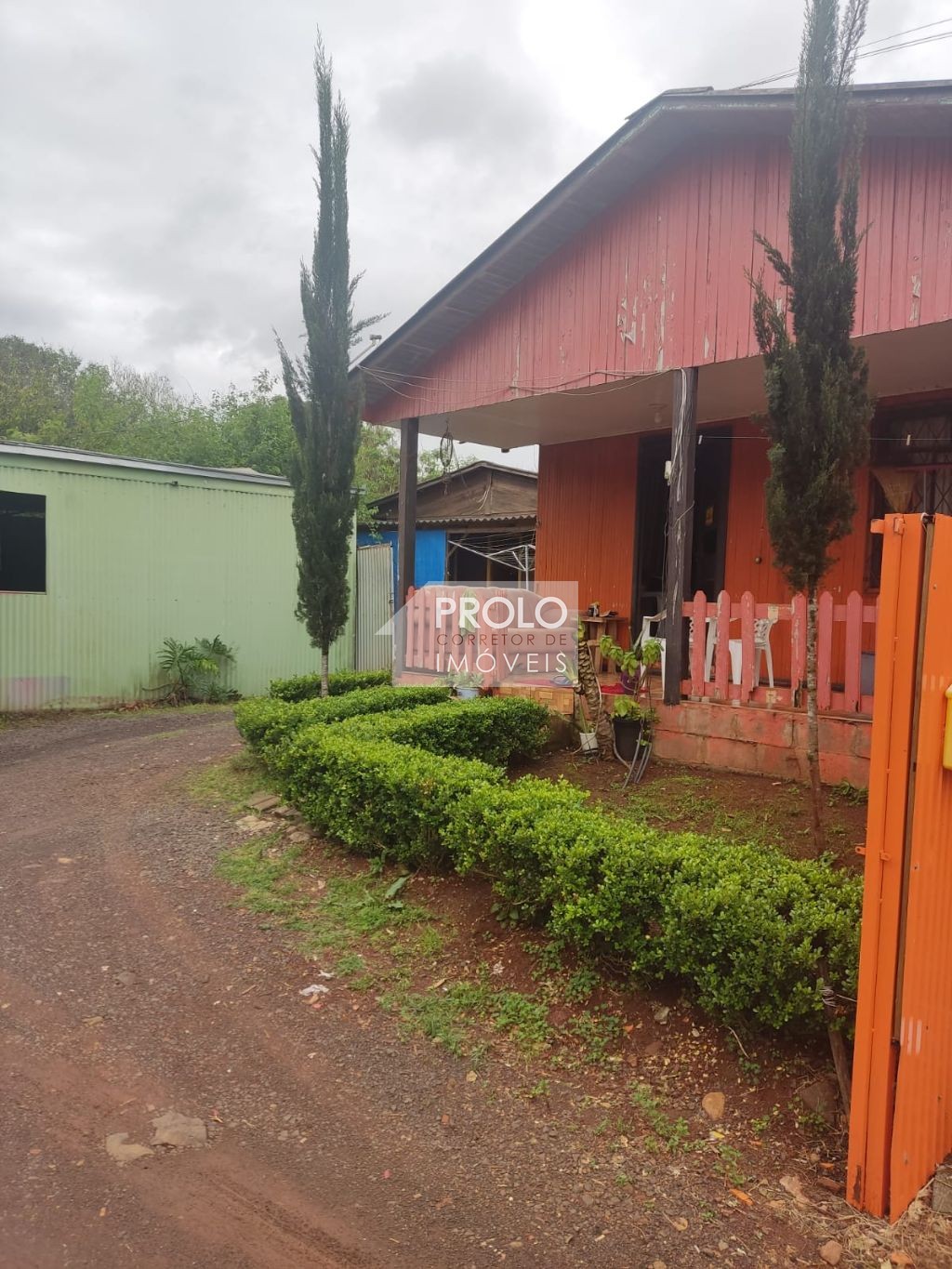 TERRENO COM 1000M, NO SANTA ROSA COM 02 CASAS E UM BARRAAO.