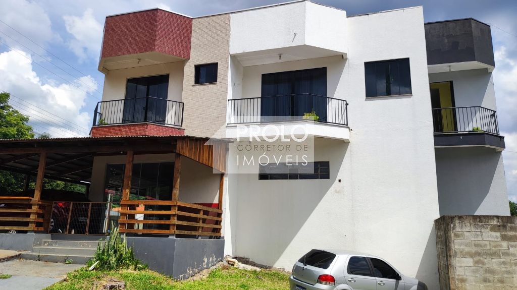 PRDIO COM APARTAMENTO + SALA COMERCIAL.