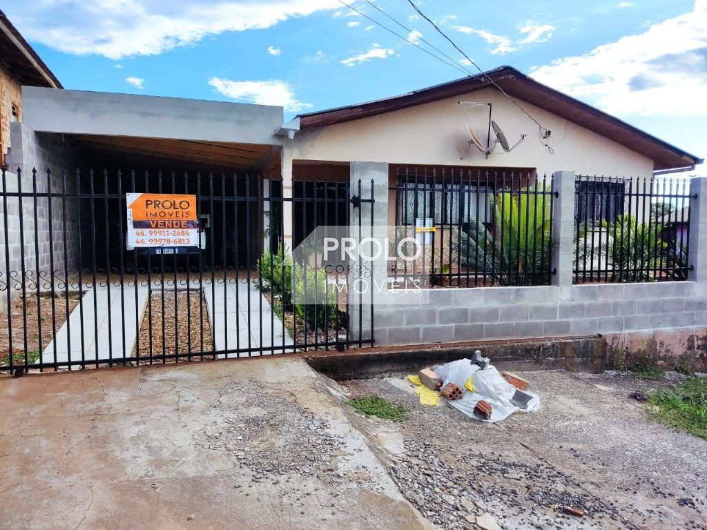 CASA COM TIMA SOBRA DE LOTE, EM MARMELEIRO. 