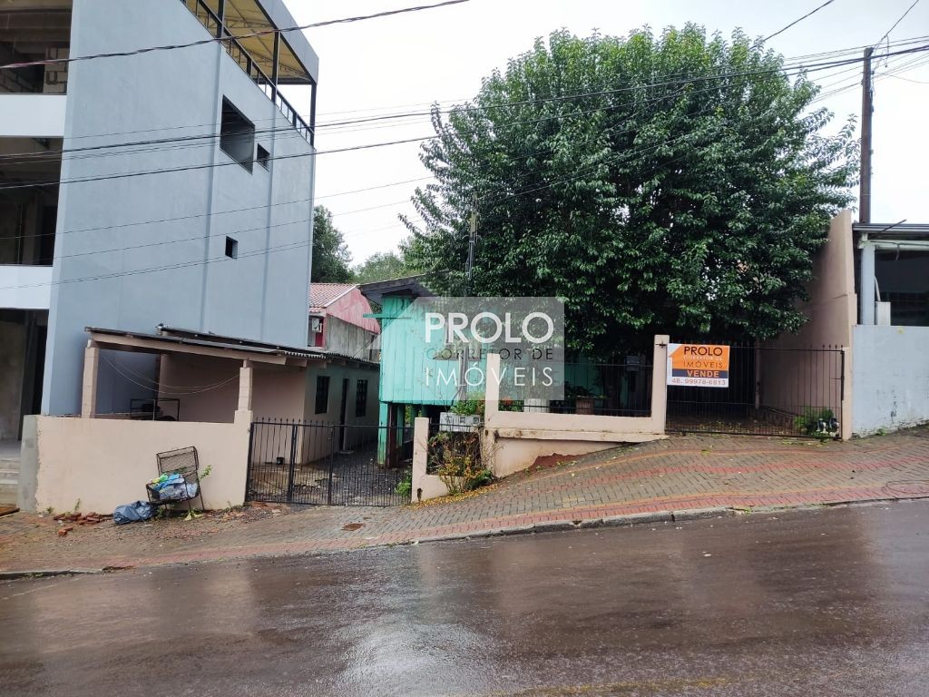 LOTE COMERCIAL, NA RUA FLORIANPOLIS PRXIMO AO LAGO.