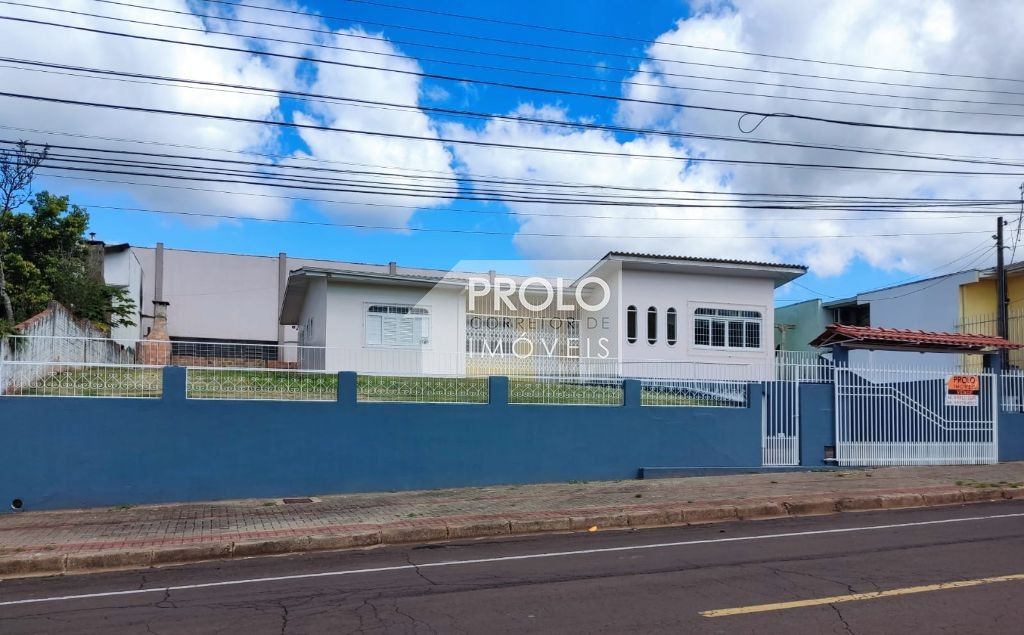 CASA NO ALVORADA, COM LOTE DE 22X22. Disponvel para LOCAO.