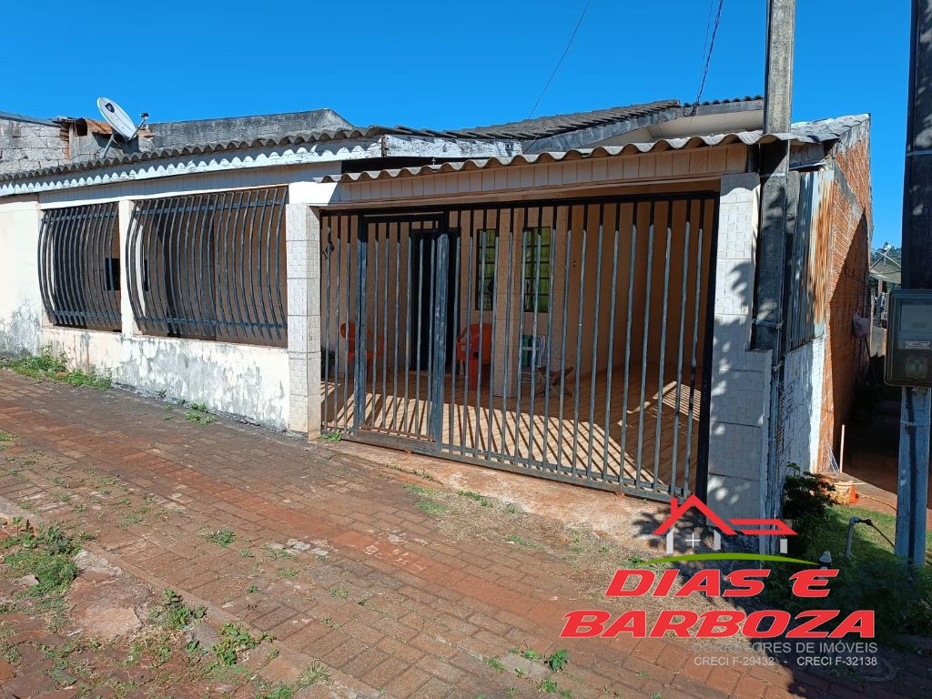 Lote de 150m com casa de 120m, localizado no Bairro Menino Deus em Ampre.