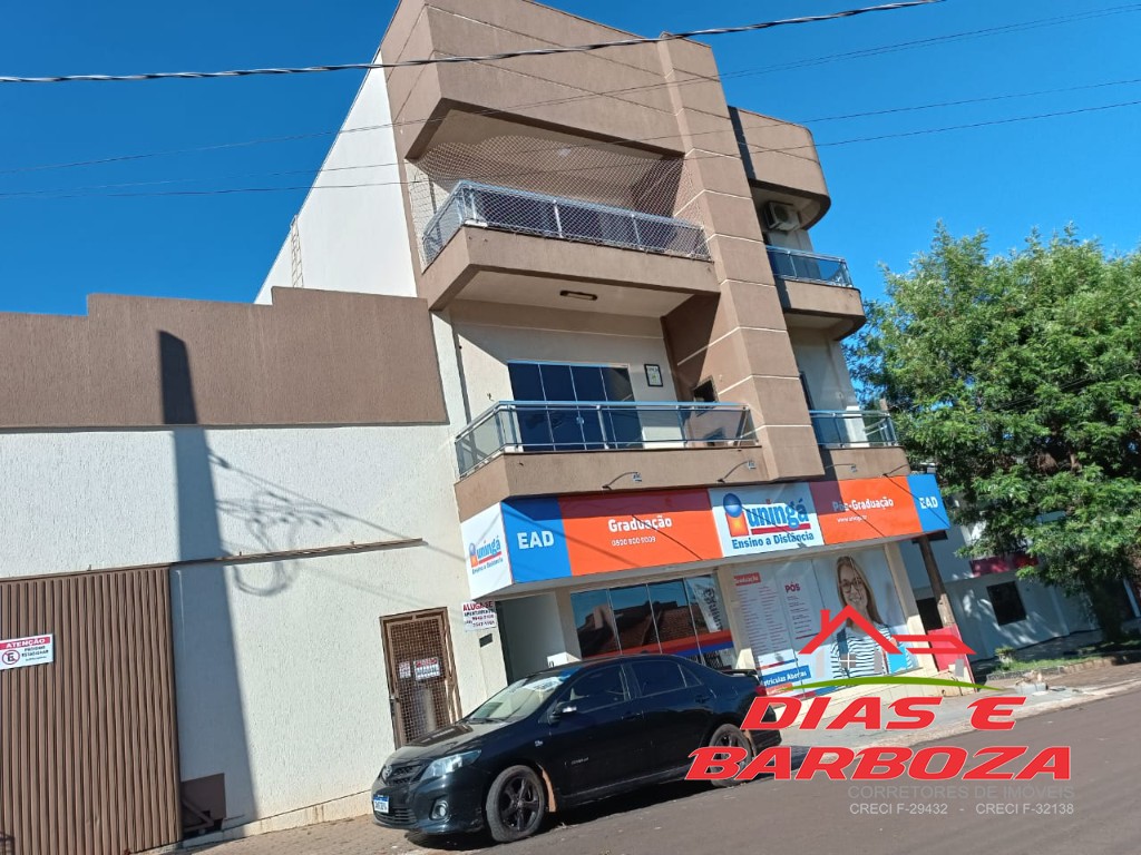 Apartamento de 96m, garagem com 30m localizado no centro de Ampre.