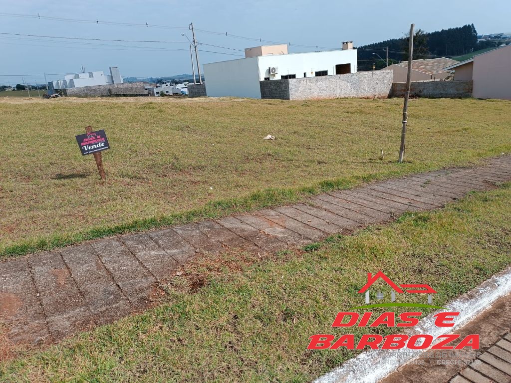 Lote de 204m, Localizado no Loteamento Universitrio em Ampre.