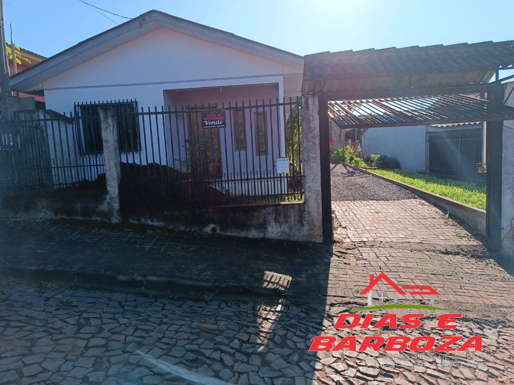 Lote de 360m com 2 casas, localizado no bairro Gilberto Simonetto em Ampre.