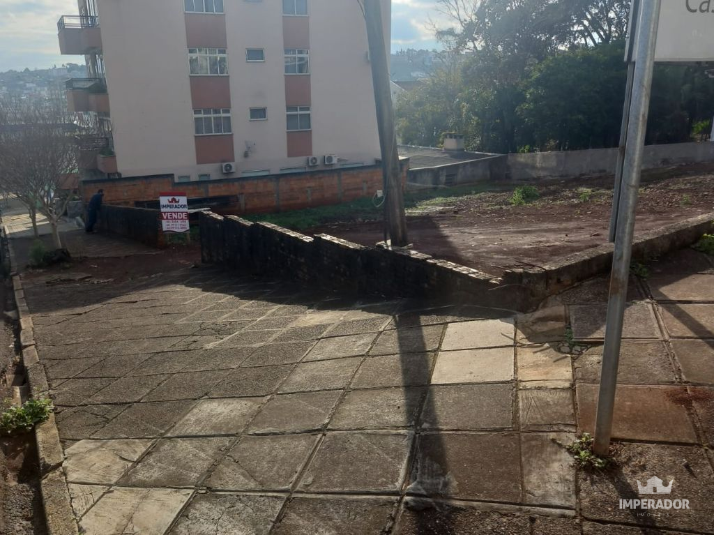 TERRENO DE ESQUINA NA REGIO CENTRAL