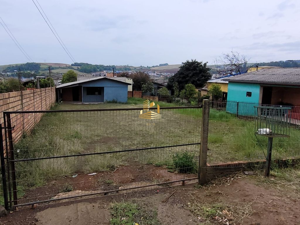 CASA NO BAIRRO CRUZEIRO COM TERRENO DE 600m²