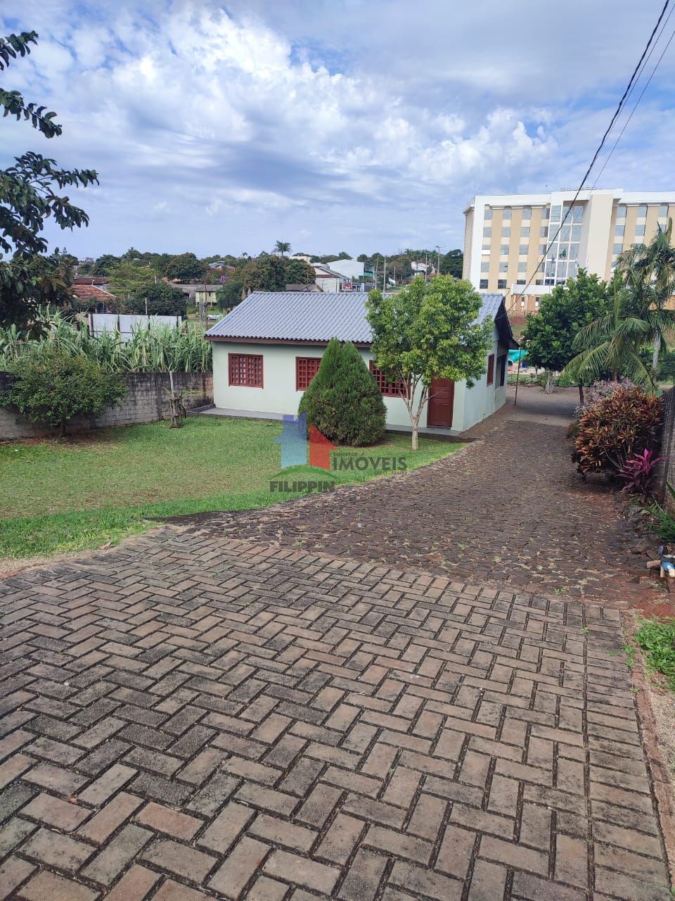 CASA COM LOTE DE 600 M NO BAIRRO IPÊ