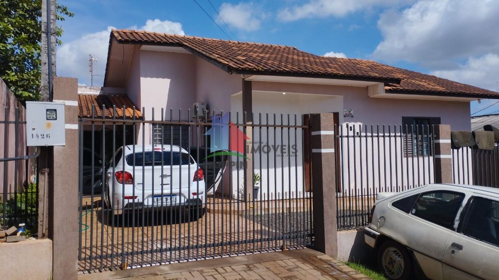 CASA COM PISCINA BAIRRO IPÊ