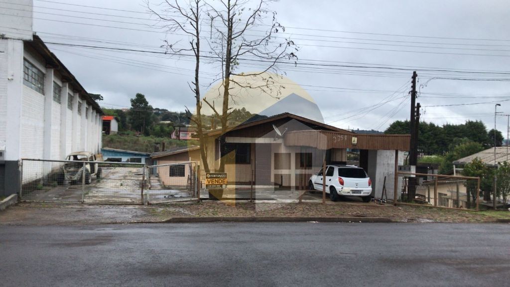 VENDE-SE TERRENO CONTENDO UMA CASA MISTA