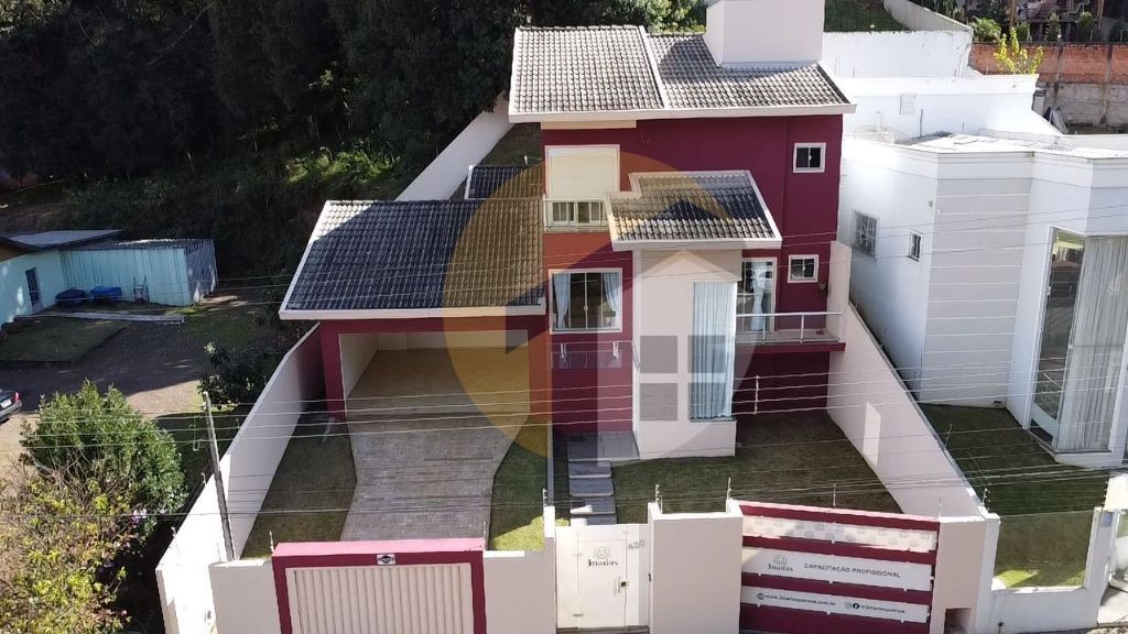 VENDE-SE SOBRADO DE ALTO PADRÃO SEMI-MOBILIADO!